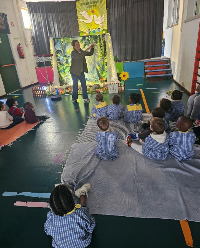 Teatro Ecos veio à nossa escola com a história “E se fossemos caçar um Urso”